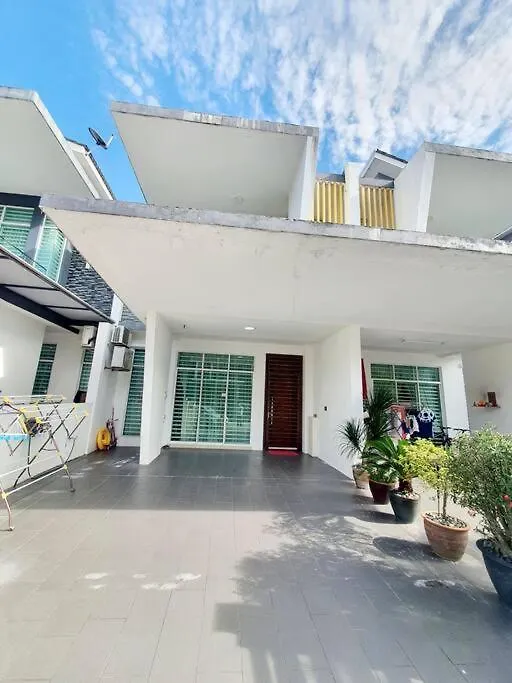 Jovial 2 Storey Home 4Room 6Pax Only @Alma Jusco Bukit Mertajam